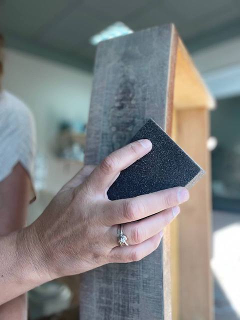 Cómo restaurar un mueble antiguo. 4 Frontal lija