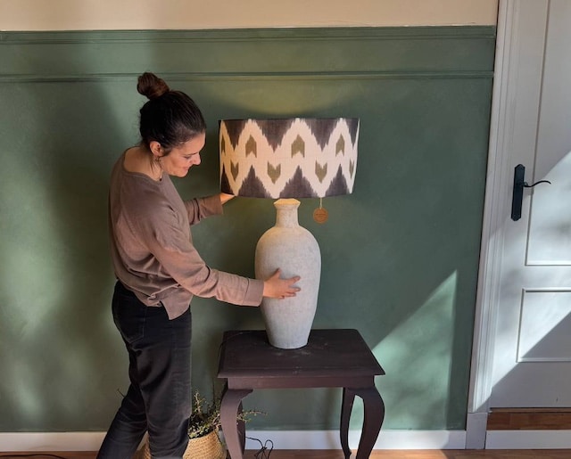 Pie de lámpara con pantalla nueva