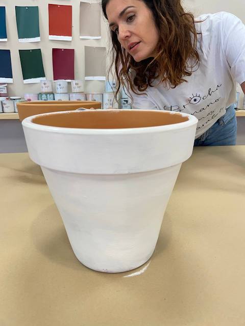Ideas para pintar macetas de terracota con estilo 6 Gema pinta la maceta de terracota en Salon de Te