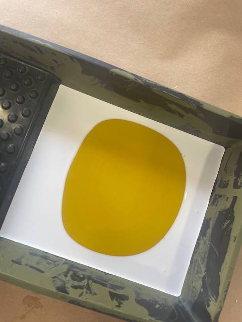 Aprende a pintar muebles de oficina de melamina 14 Mezclamos la pintura y la imprimación al 50%