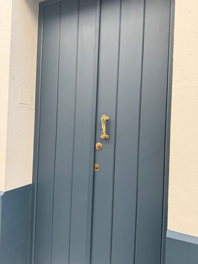 Color De Tiza 2024 20 Puerta de entrada Haya Azul