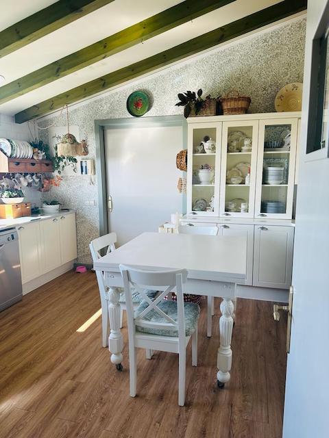 Mesa de cocina pintada