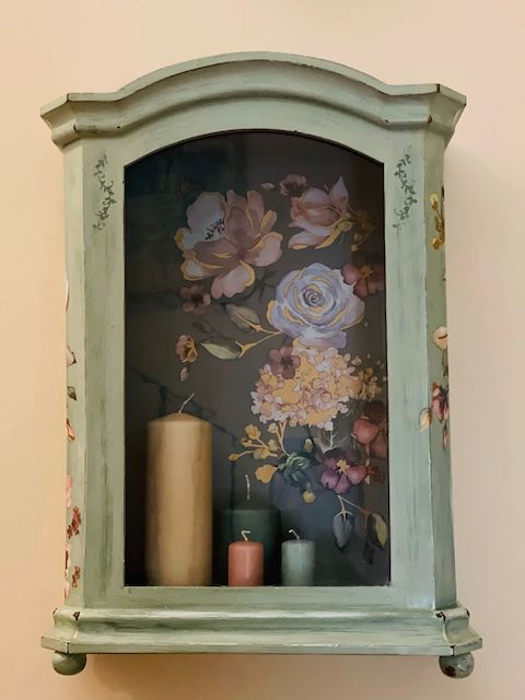 Mueble pintado de pared