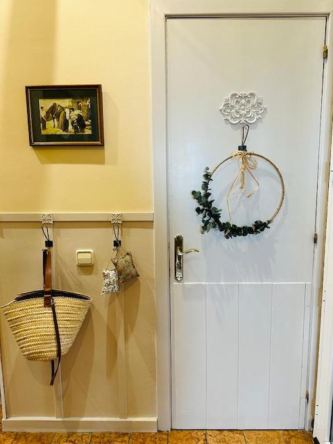 Puerta interior pintada