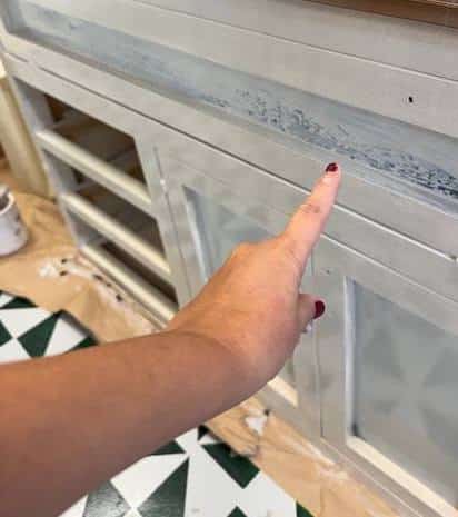 Grietas en la pintura ocasionadas por restos de silicona o grasas