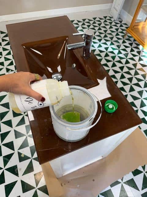 Preparamos el Superclean para limpiar el mueble