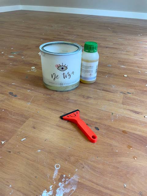 Guía para restaurar y pintar una tarima flotante 4 Limpiamos la tarima flotante antes de pintar