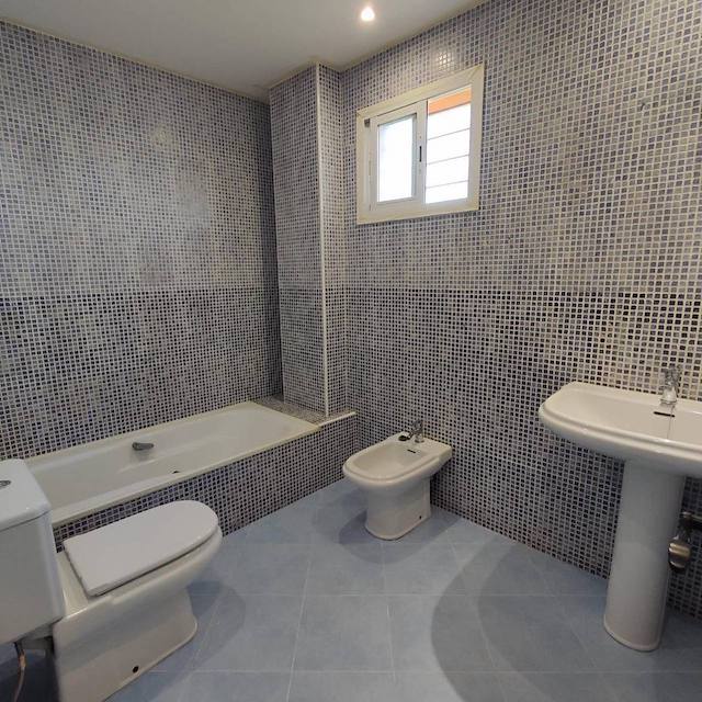 Cómo pintar un piso para alquilar: guía completa 7 Baño antes de pintar para alquilar