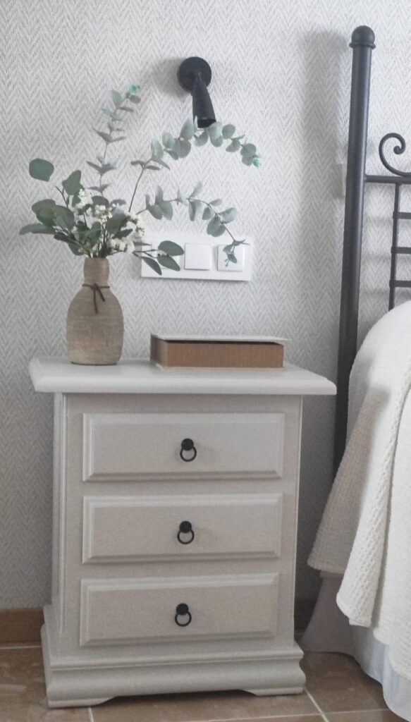 Cómo pintar una mesita de pino en Verde Ordovás: dale un toque fresco a tu deco 19 Mesilla de madera