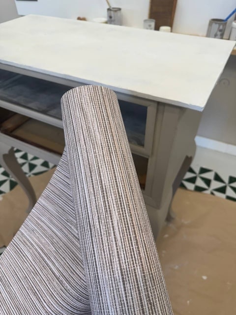 Papel que vamos a pegar en los cajones del mueble