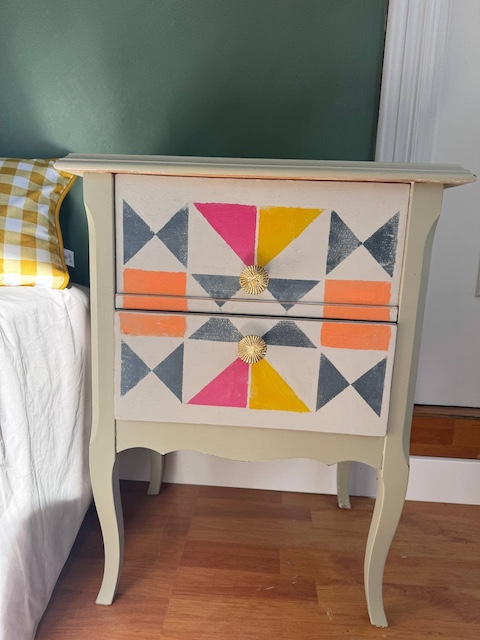 Cómo pintar una mesita de pino en Verde Ordovás: dale un toque fresco a tu deco 21 Mesita de noche