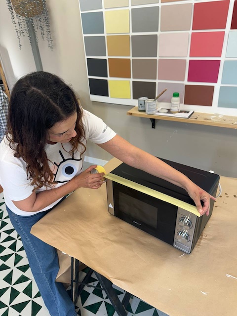 Como pintar un microondas 6 Gema protegiendo el microondas antes de pintar