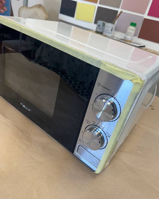 Como pintar un microondas 8 Pintar microondas en color blanco