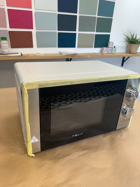 Como pintar un microondas 9 Pintar microondas en color blanco