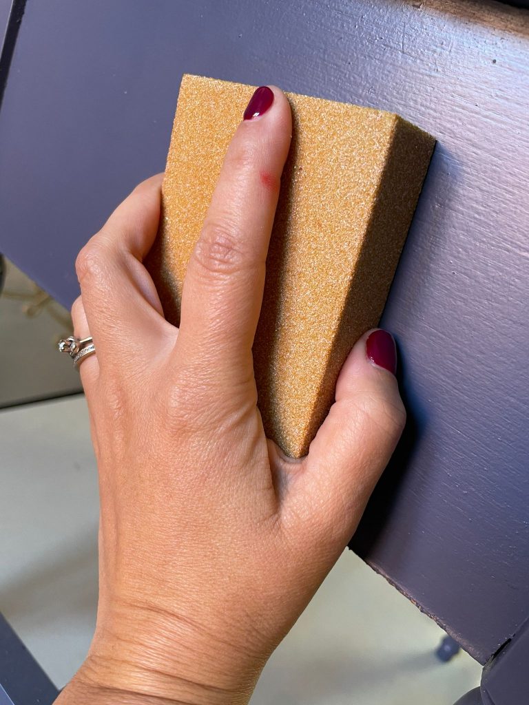 Lijamos el mueble un poco