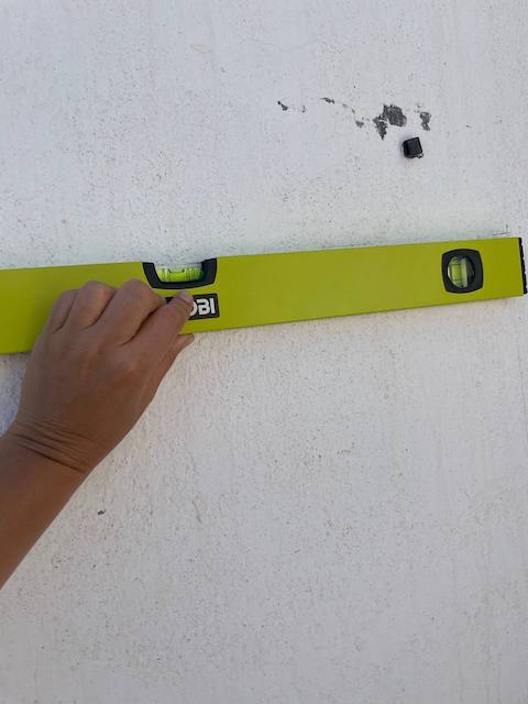 Medimos la altura del zócalo de la cocina de exterior