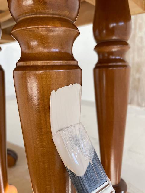 Cómo pintar una mesa de madera de comedor 10 Pintar mesa de comedor