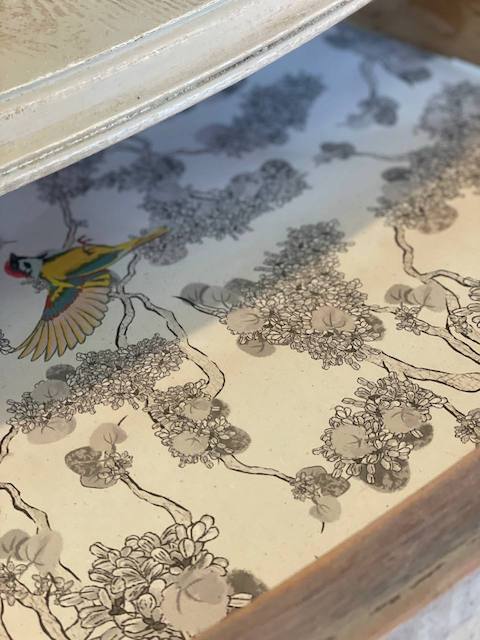 Cómo restaurar un mueble antiguo. 21 Papel pintado 3