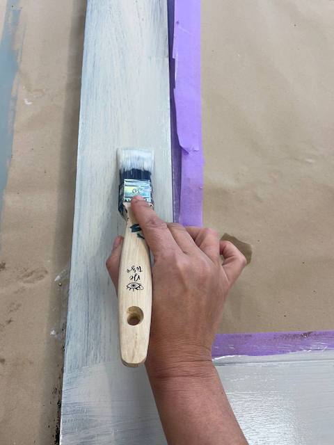 Cómo aclarar la madera de un mueble 15 Pintamos tras decapar