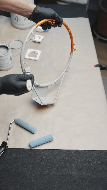 Cómo pintar una habitación juvenil: personaliza su espacio 5 Pintamos la canasta con brocha para la habitación juvenil