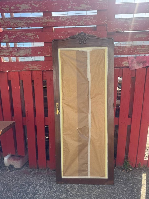 Puerta de armario empapelada