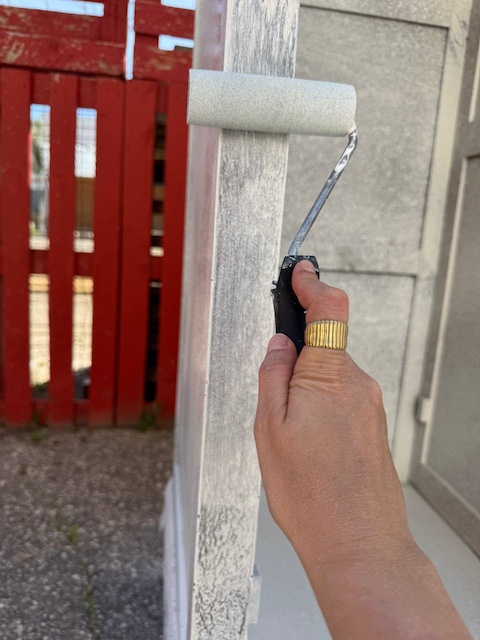 Repasamos con rodillo el armario