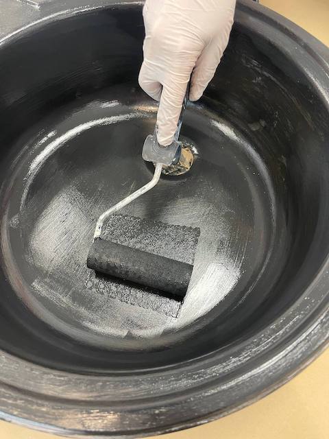 Cómo pintar un fregadero de forma fácil y económica 21 Pintamos segunda mano del fregadero con rodillo