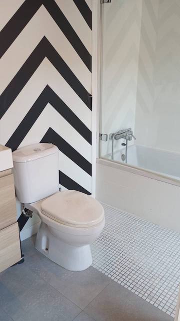 Pintar el suelo del baño con plantilla