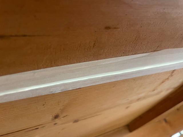 Pintar una cómoda con chalk paint con acabado profesional 9 Protegemos con cinta por dentro del mueble