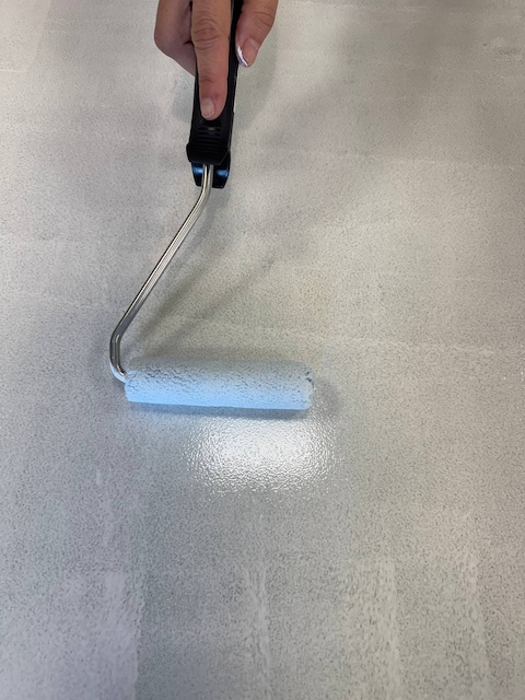 Aplicar imprimación con rodillo