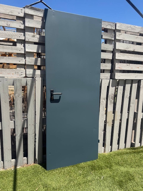 Puerta de metal haya azul 2