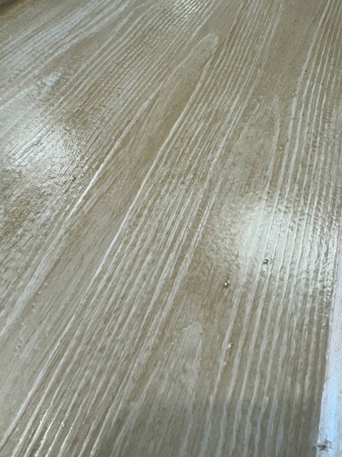 Cambiar el color de las puertas oscuras a claras: veteado seco