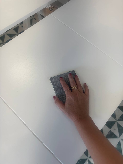 Pasamos una lija fina antes de la ultima capa