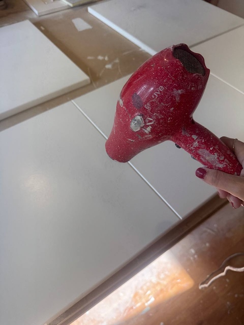 Secamos la puerta con un secador