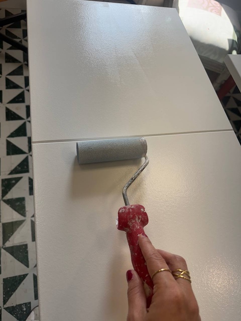 damos con rodillo la ultima mano