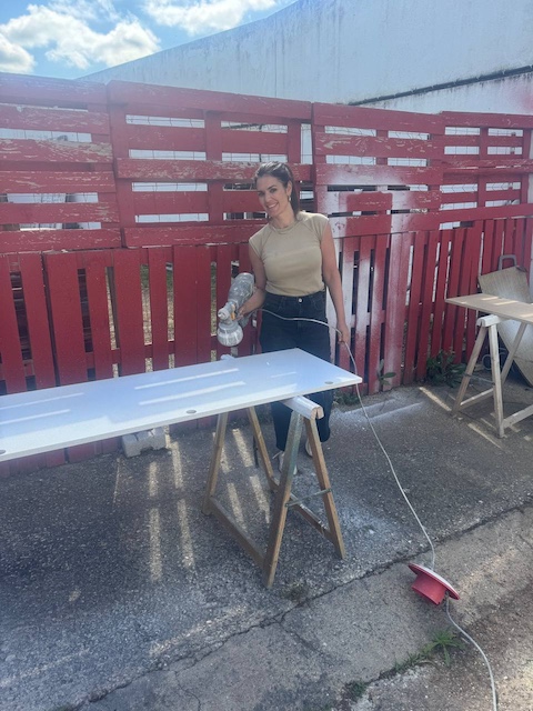 Gema aplicando la imprimación