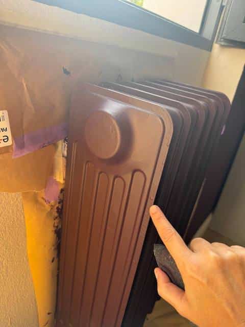 Pintar radiadores: gotita de pintura