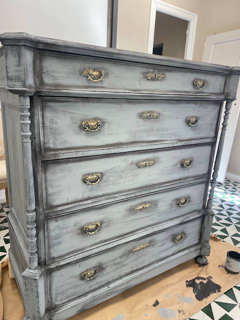 Pintar una cómoda con chalk paint con acabado profesional 21 Como pintar una cómoda con chalk paint
