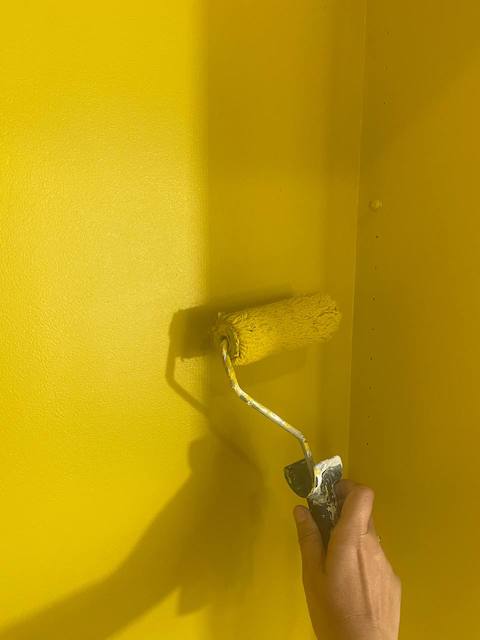 Aprende a pintar muebles de oficina de melamina 20 Segunda mano de amarillo al interior del mueble de oficina de melamina