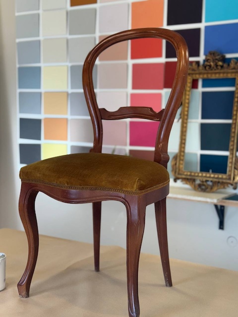 Aprende a transformar sillas antiguas con pintura Essential