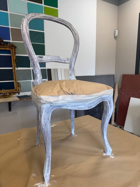 Silla con la imprimación aplicada