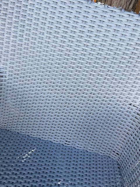 Cómo pintar sillas de ratán sintético paso a paso 9 Acabado de la imprimación en la silla de ratán sintético