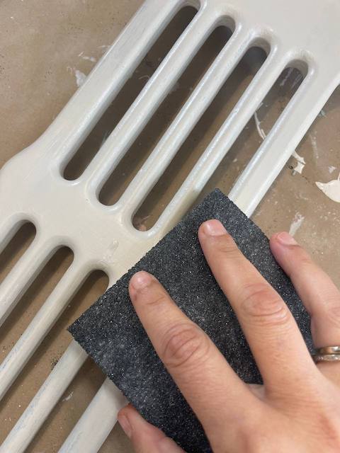 Cómo pintar sillas de madera 20 Silla goteron lija 1