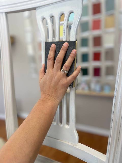 Cómo pintar sillas de madera 19 Silla goteron lija 2