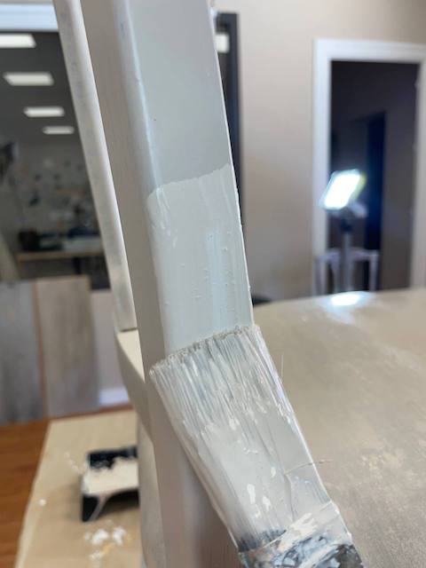 Cómo pintar sillas de madera 21 Segunda mano de pintura