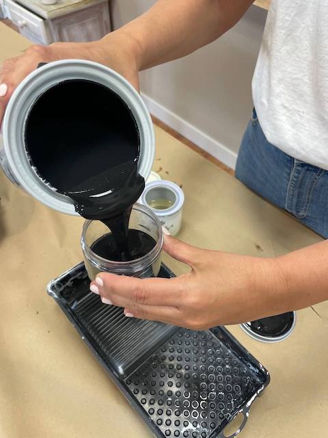 Cómo pintar un fregadero de forma fácil y económica 15 Dividimos la mezcla poco a poco