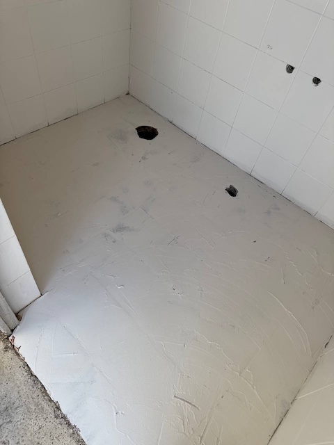 Suelo del aseo con masilla de texturas