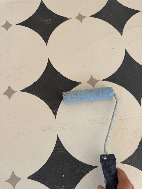 Aplicamos el barniz en el suelo