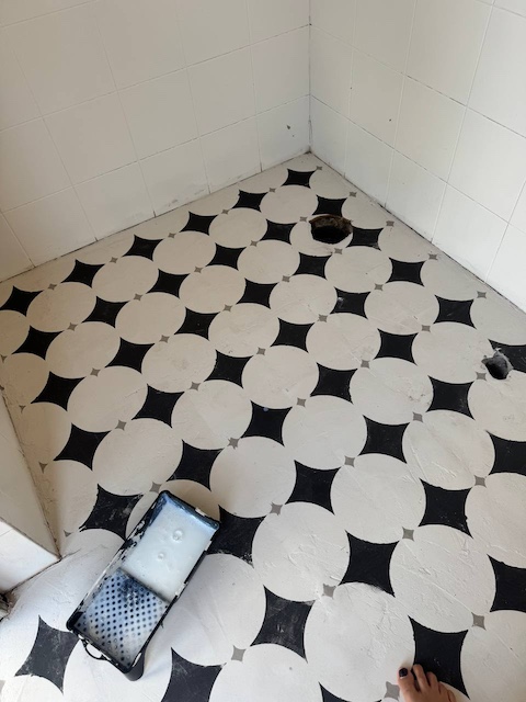 Suelo pintado con plantilla