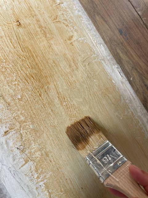 Cómo reparar tu tarima flotante rayada 14 Pátina castaño y nogal sobre la tarima flotante